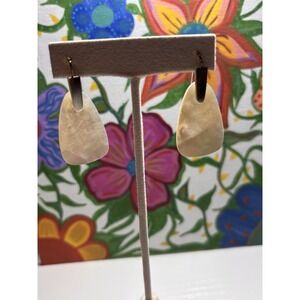 Kendra Scott White Shell Mother Of Pearl Earrings